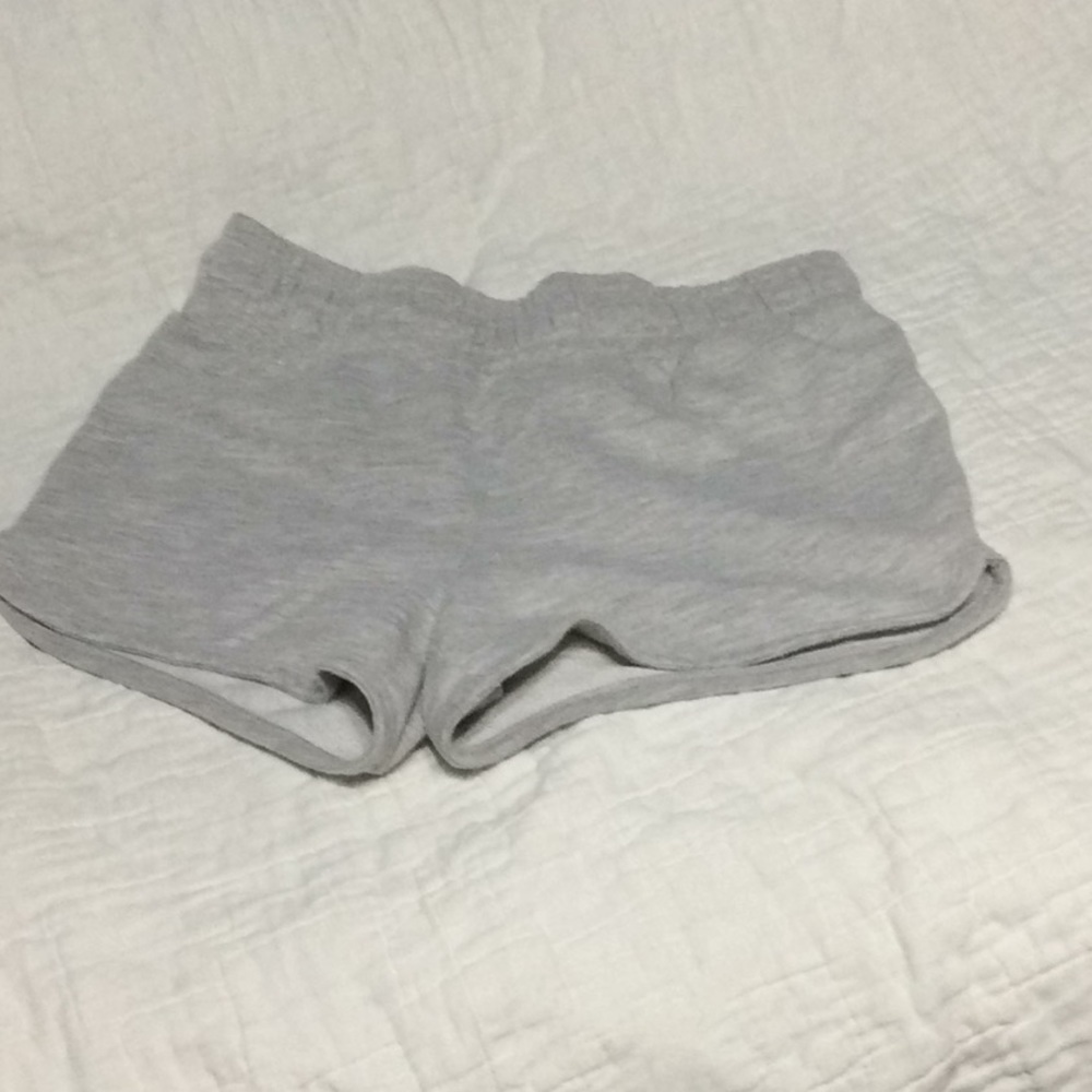 Cat & Jack shorts gray size Large. K29